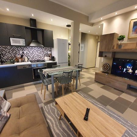 Lukas-2 B/R Luxurious Flat With Veranda Apartman Athén Kültér fotó