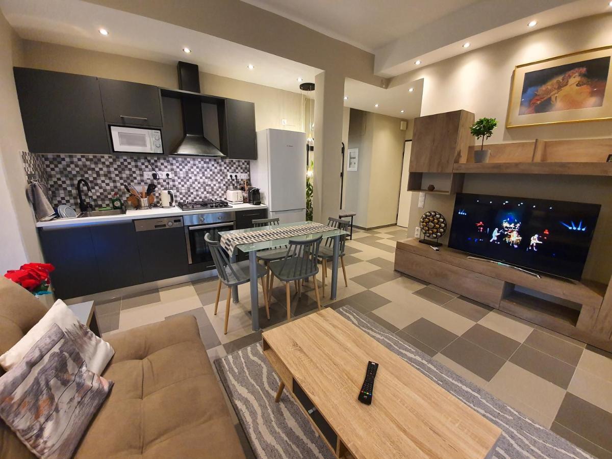 Lukas-2 B/R Luxurious Flat With Veranda Apartman Athén Kültér fotó